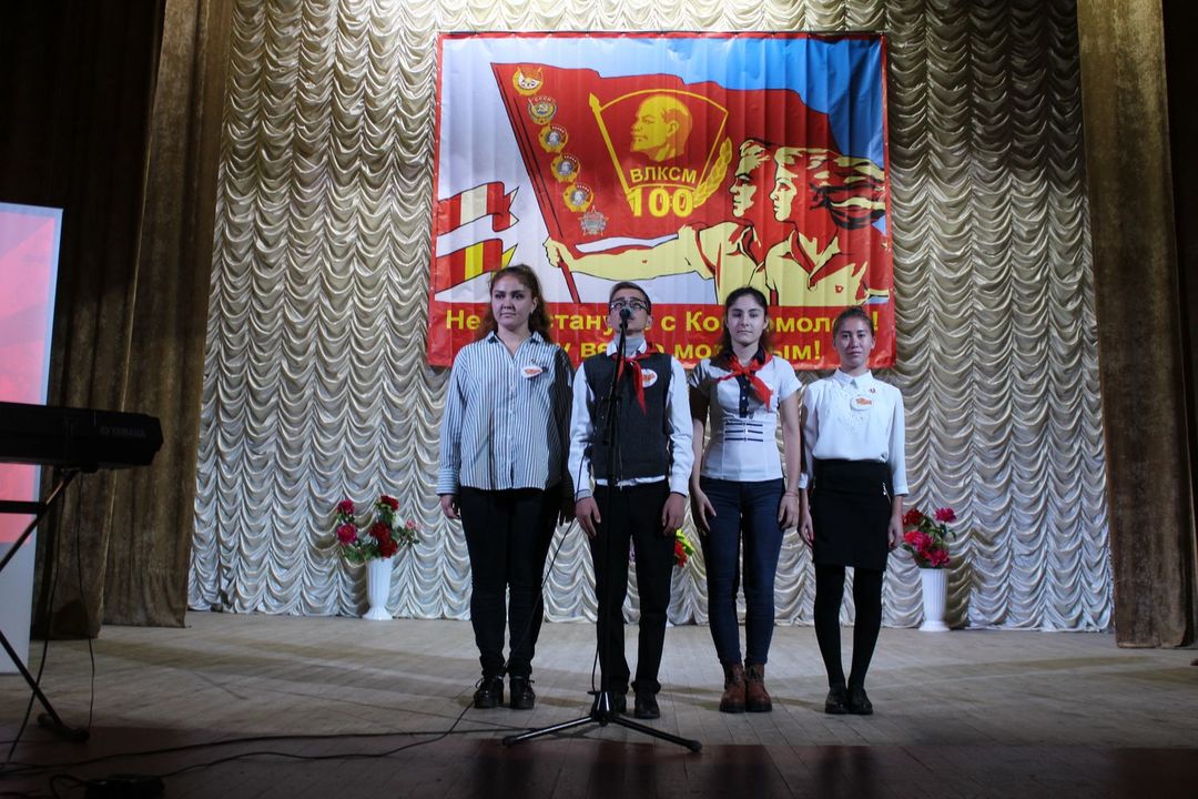 В посёлке Ленино прошло торжественное собрание, посвященное 100-летию ВЛКСМ