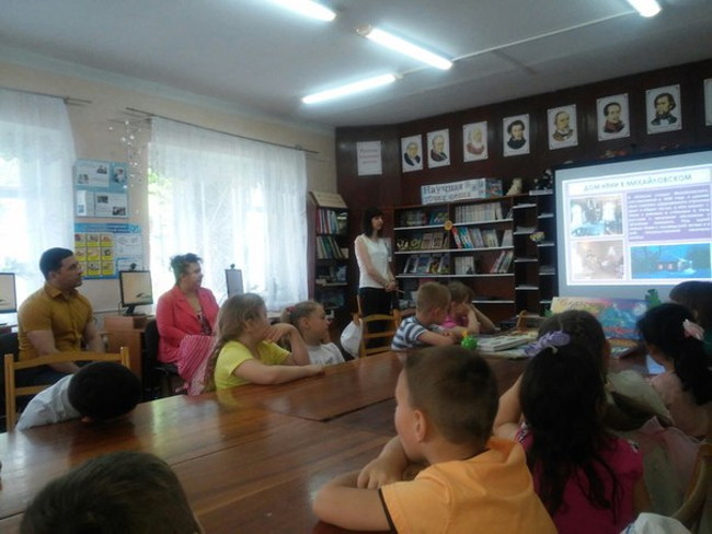 Заместитель Главы Администрации Ленинского района Республики Крым посетил познавательный час «Я познаю родной язык»