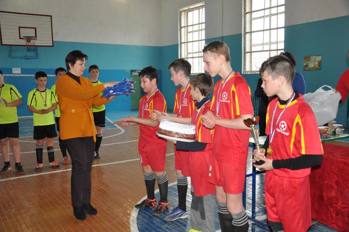 В Ленинском районе прошло закрытие Зимнего первенства Ленинского района по мини футболу среди детей 2005-2006 г.р. и 2007-2009 г.р.