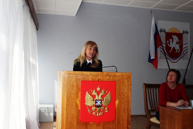 Заместитель начальника Межрайонной инспекции ФНС России № 7 по РК Лилия Коновалова ответила главам городского и сельских поселений на все интересующие их вопросы, касательно системы ФИАС.