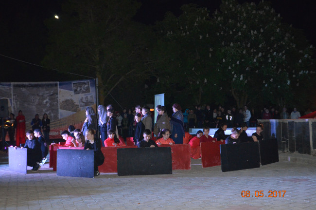 В пгт Ленино состоялись факельное шествие и митинг-реквием «Живые!Помните об этом!»