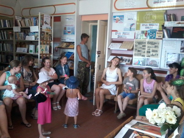 в Батальненской сельской библиотеке прошел час духовности &amp;quot;Святая Троица&amp;quot;.