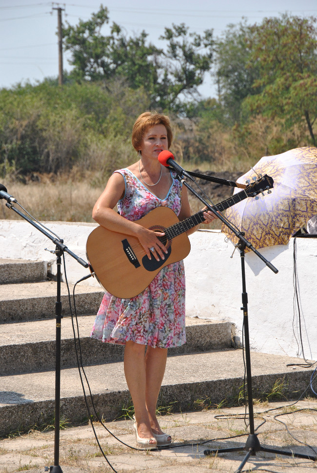 В селе Батальное Ленинского района прошел митинг «Подвигу лежит дорога в вечность»