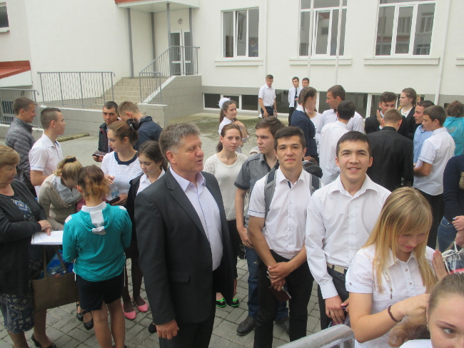 В Ленинском районе выпускники 11-х классов сдают государственную итоговую аттестацию