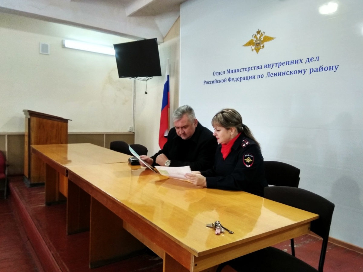 Общественный совет при ОМВД России по Ленинскому району наградил участников детского конкурса рисунка «Мои родители работают в полиции»