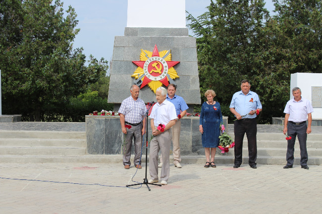 Ленинском районе состоялось возложение цветов, посвященное Дню памяти и скорби