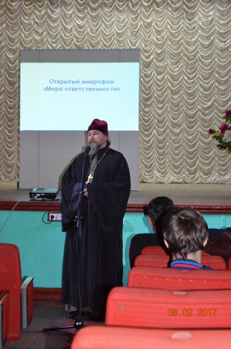 В Ленинском районе полицейские и общественники приняли участие в мероприятии открытый микрофон