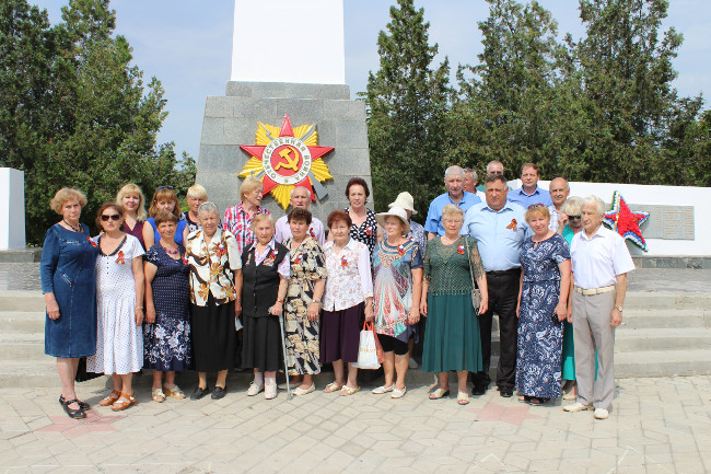 Ленинском районе состоялось возложение цветов, посвященное Дню памяти и скорби
