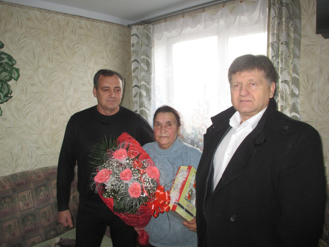В День Героев Отечества наши заслуженные земляки получили поздравления и подарки