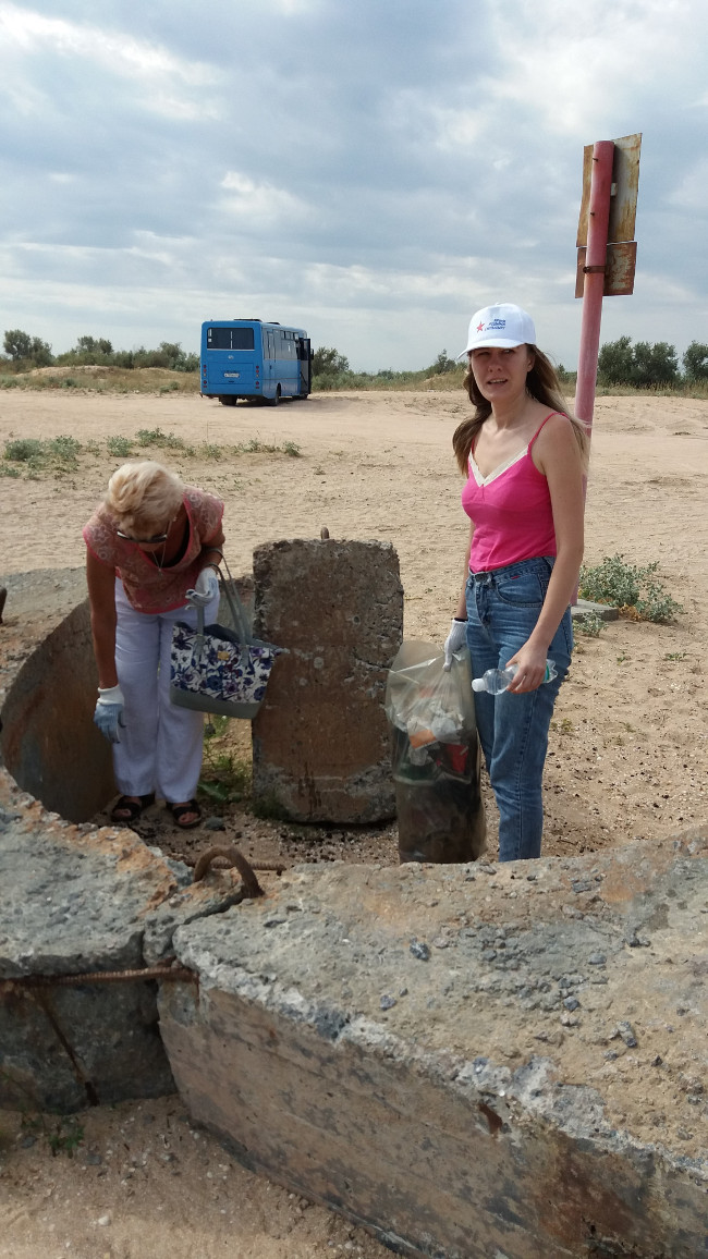 В Ленинском районе прошел очередной субботник