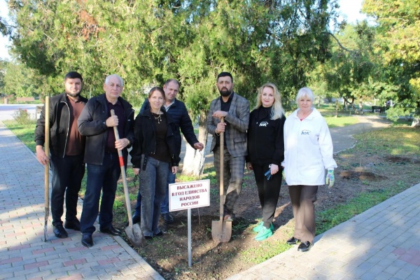 В Ленинском районе заложили Аллею дружбы народов
