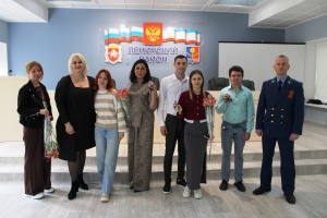 Новая страница жизни: молодые люди обрели своё жильё