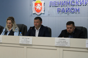 Игорь Крутьков провёл еженедельное аппаратное совещание в Ленинском районе