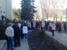 В Крыму выстраиваются огромные очереди за получением российского паспорта