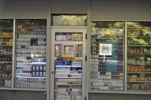 С июня в Крыму запретят продавать сигареты в ларьках