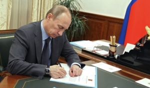 Владимир Путин подписал закон, который освобождает Крым и Севастополь от госпошлин