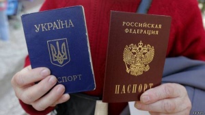 Никто не намерен забирать у крымчан украинские паспорта, – Аксенов