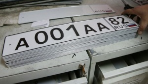 Крымских водителей все же обяжут сменить автомобильные номера до 1 апреля 2016 года