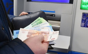 Роструд разъяснил порядок начисления зарплаты с 4 по 30 апреля
