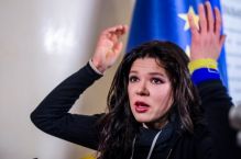 Певица Руслана грозит сжечь себя на Евромайдане